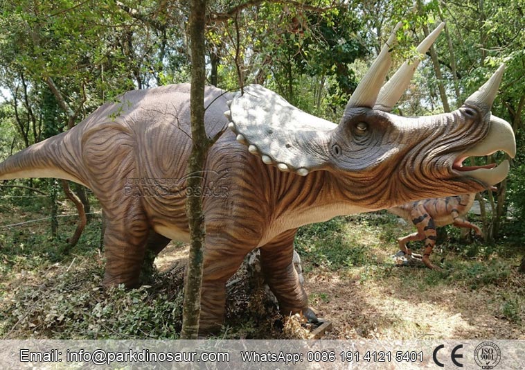 /Estatuas de jardín de tamaño natural Triceratops
